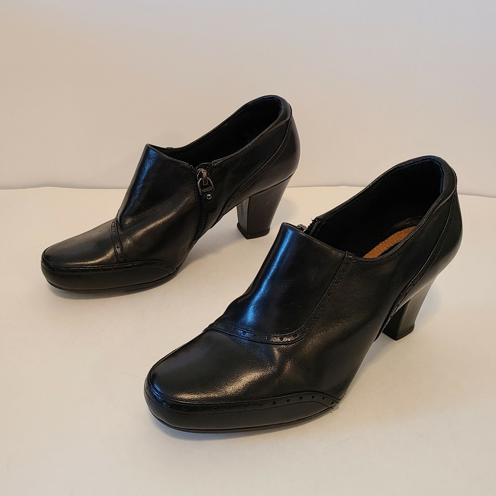 Clarks Artisan Mika Sue Ankle Heel Bootie Side Zip Pleat Leather Black Womens 7M